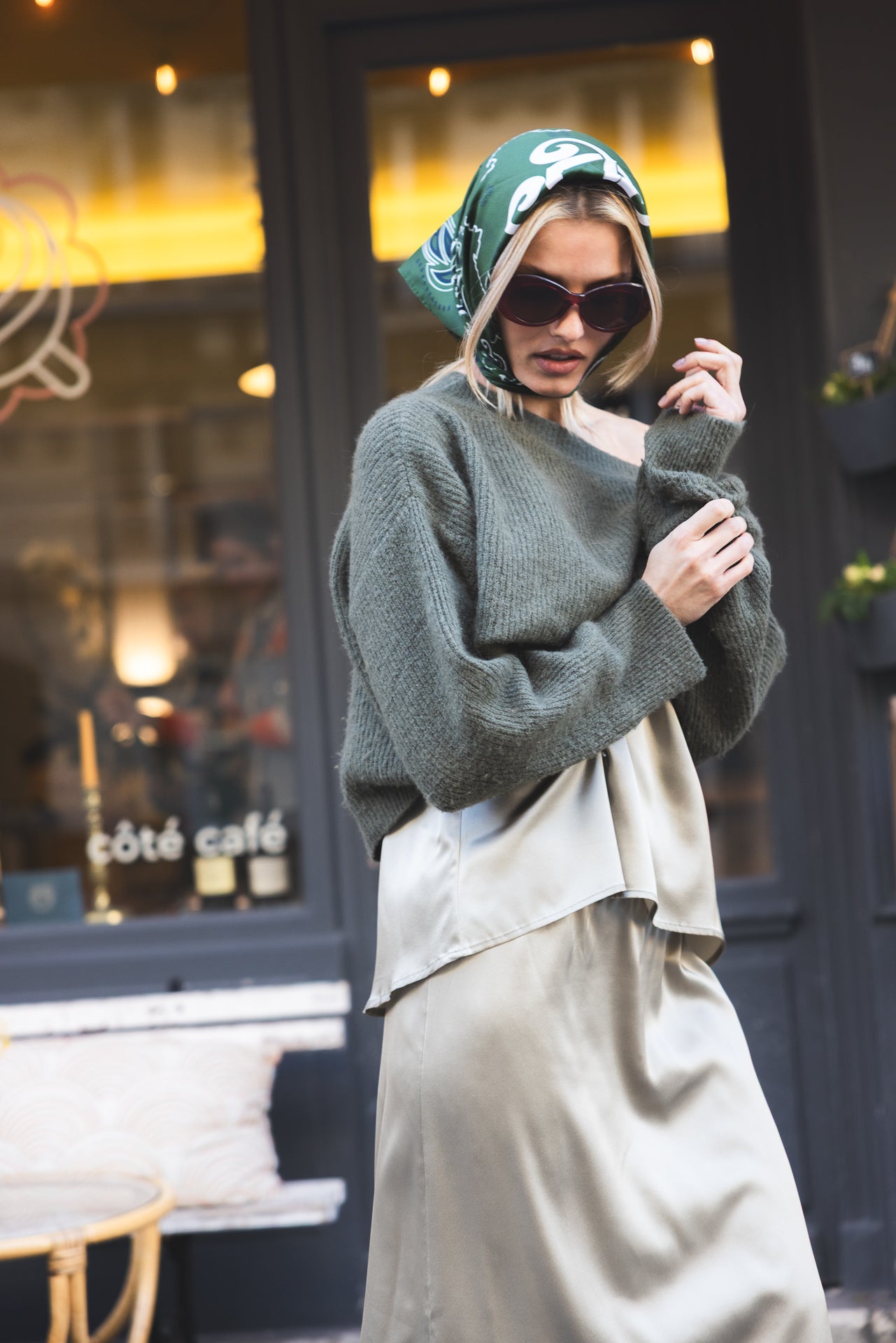 Carré VV - Série Bandana en twill de soie – Kaki Vert Forêt - Vannina VESPERINI