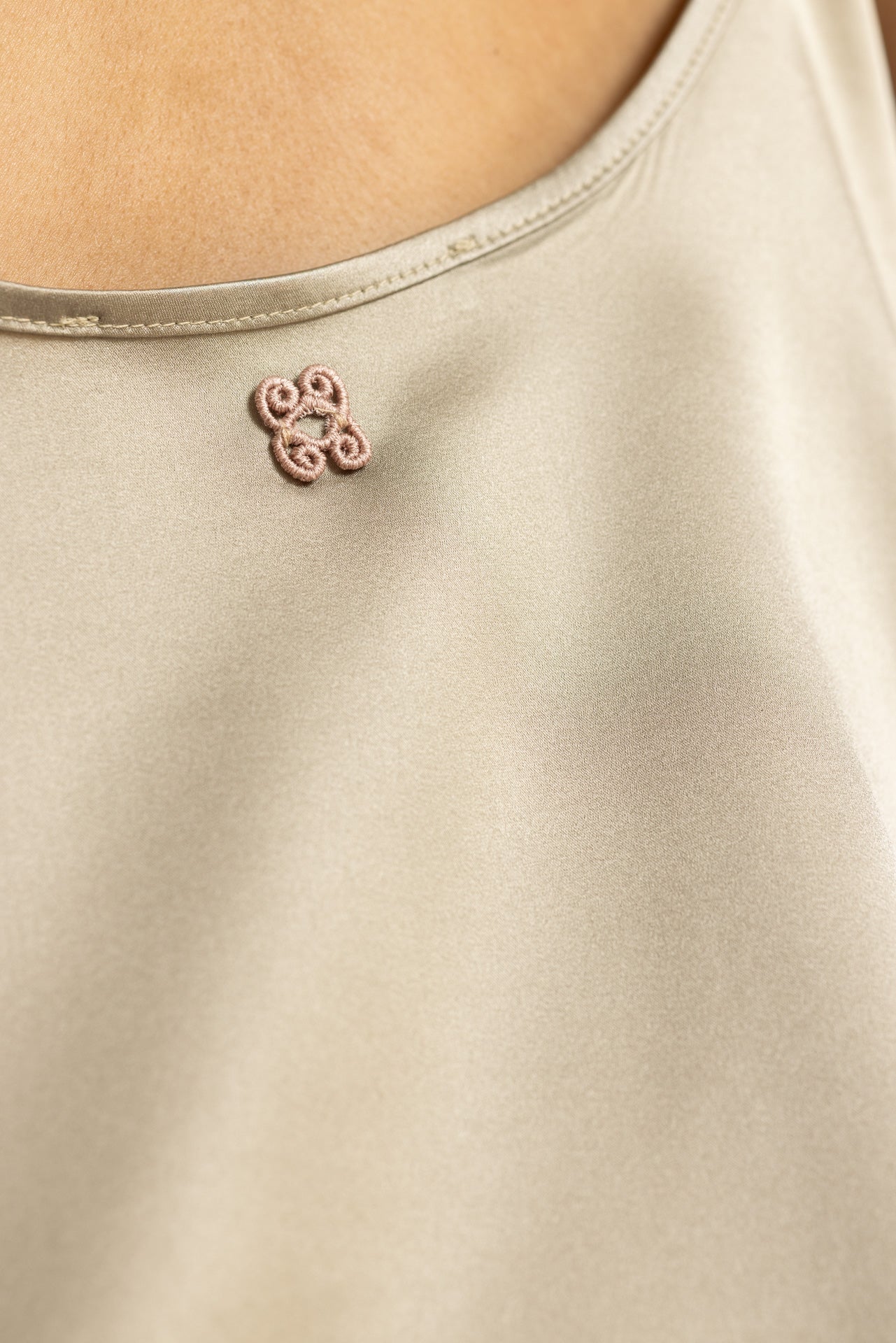 Top en soie Norma, Caviar - Rosewood - Vannina VESPERINI